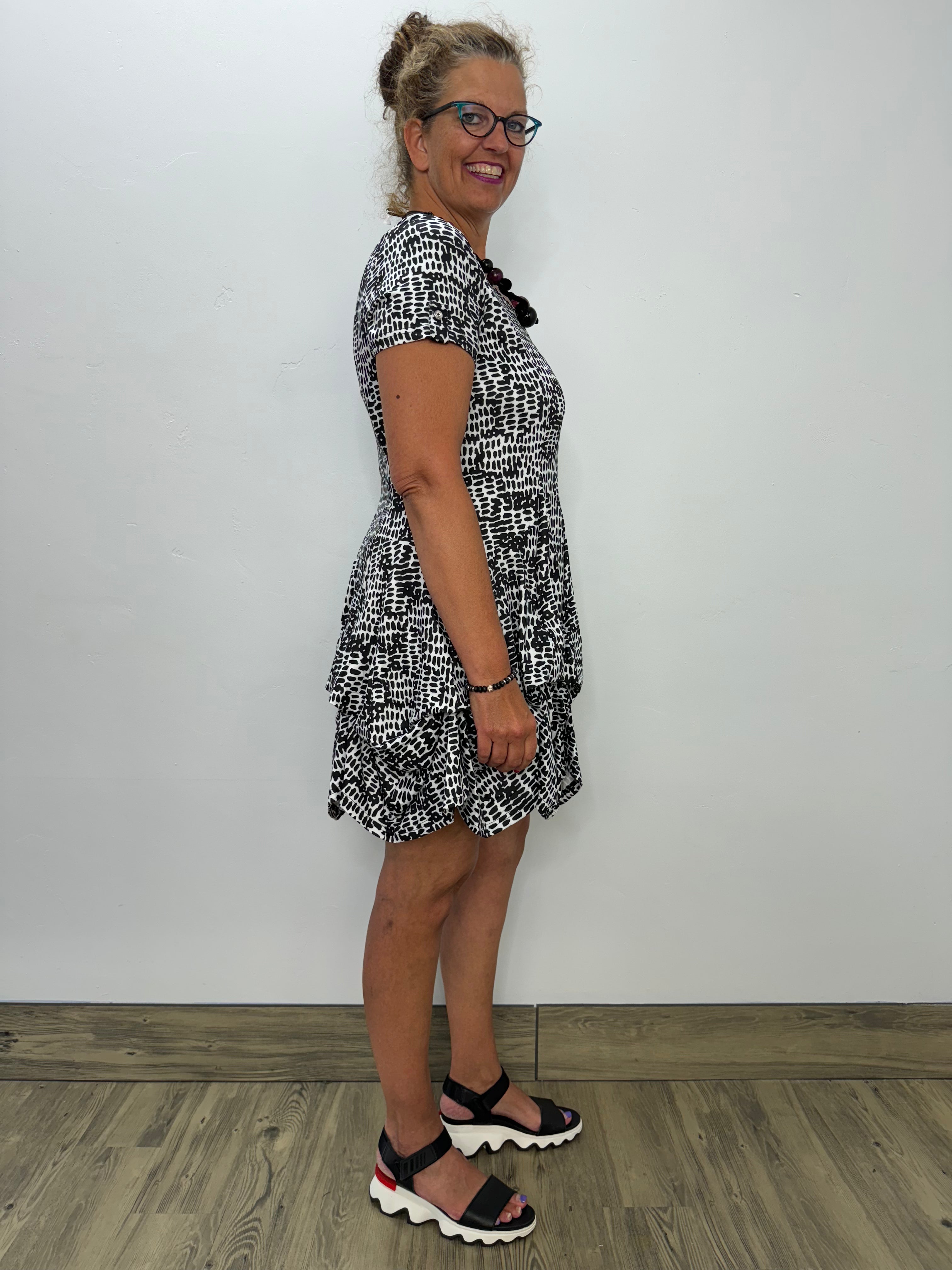 Black and White Short Sleeve Bubble Dress – Twist Boutique