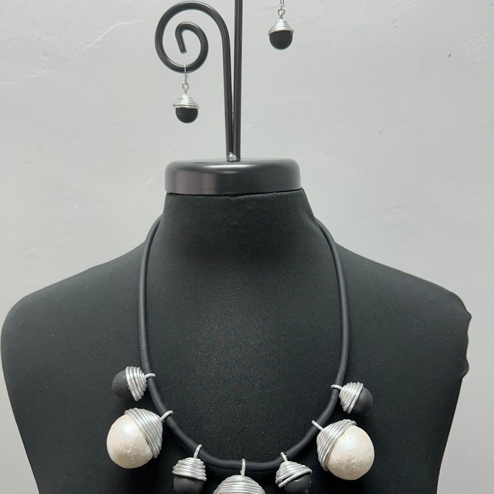 Black and White Bellota Necklace