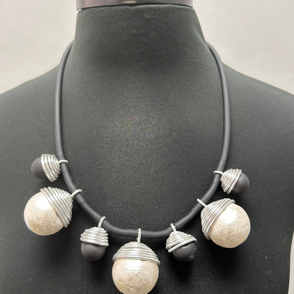 Black and White Bellota Necklace