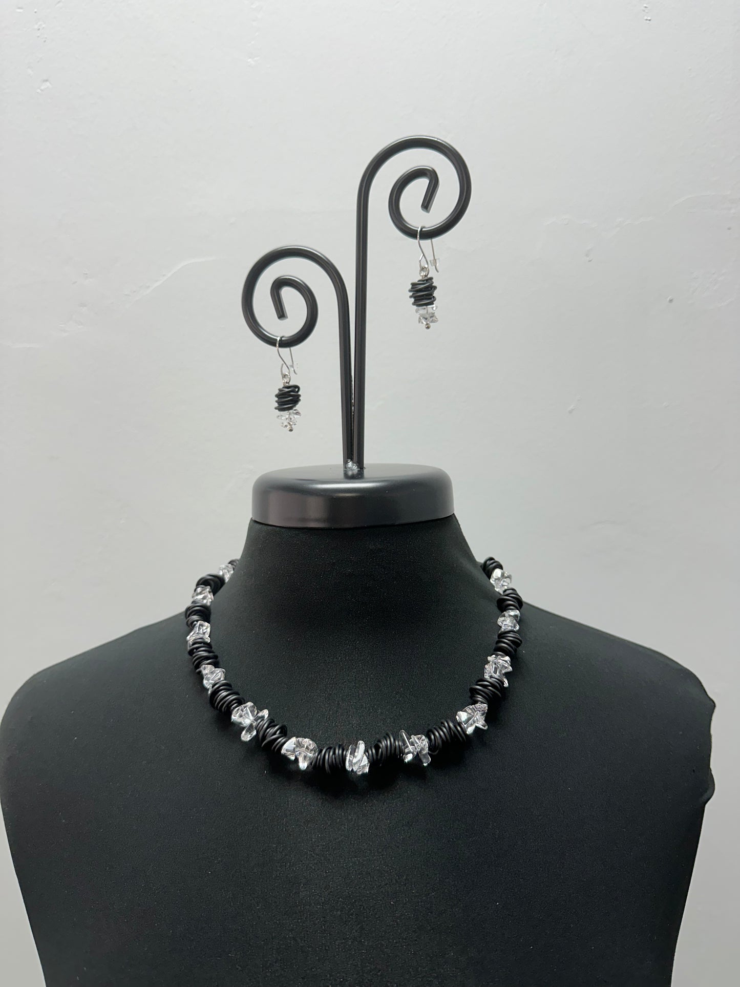 19.5” Black Holly Necklace