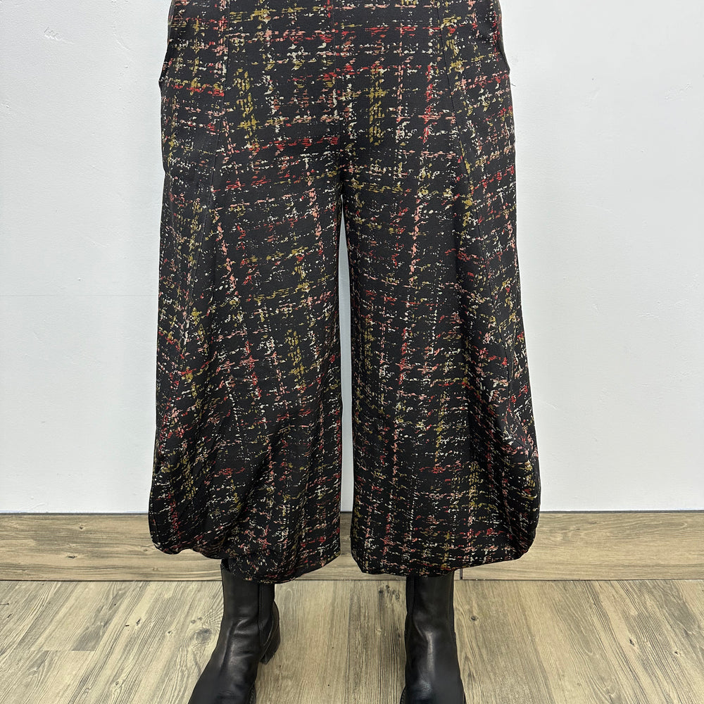 Stretched Houndstooth Plaid Ponte Jade Pant