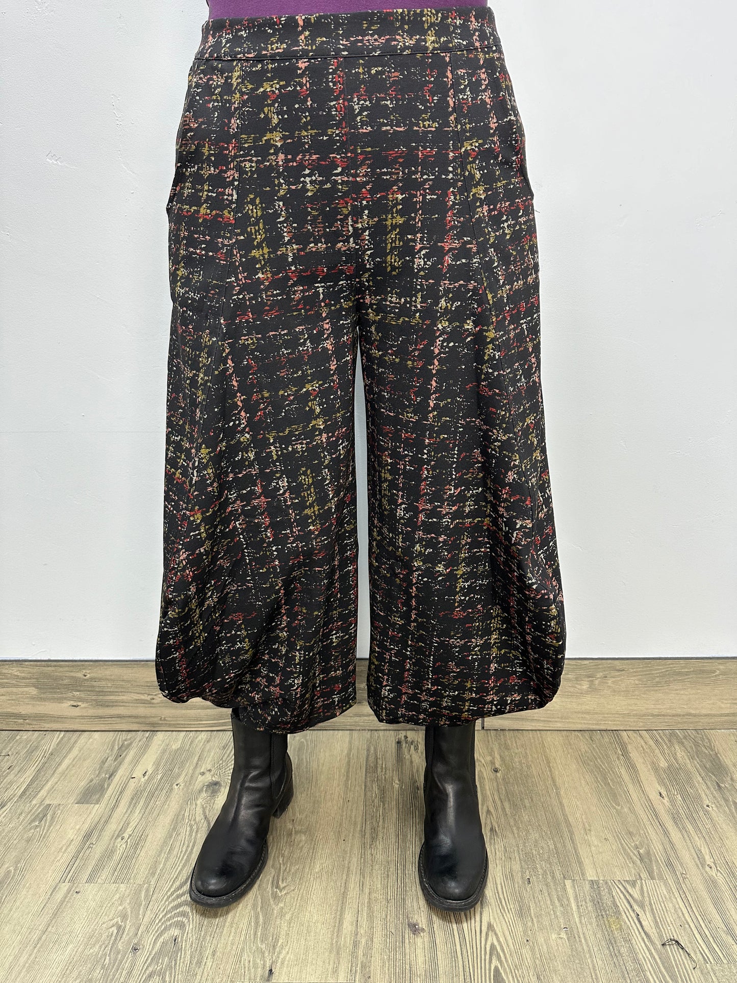 Stretched Houndstooth Plaid Ponte Jade Pant