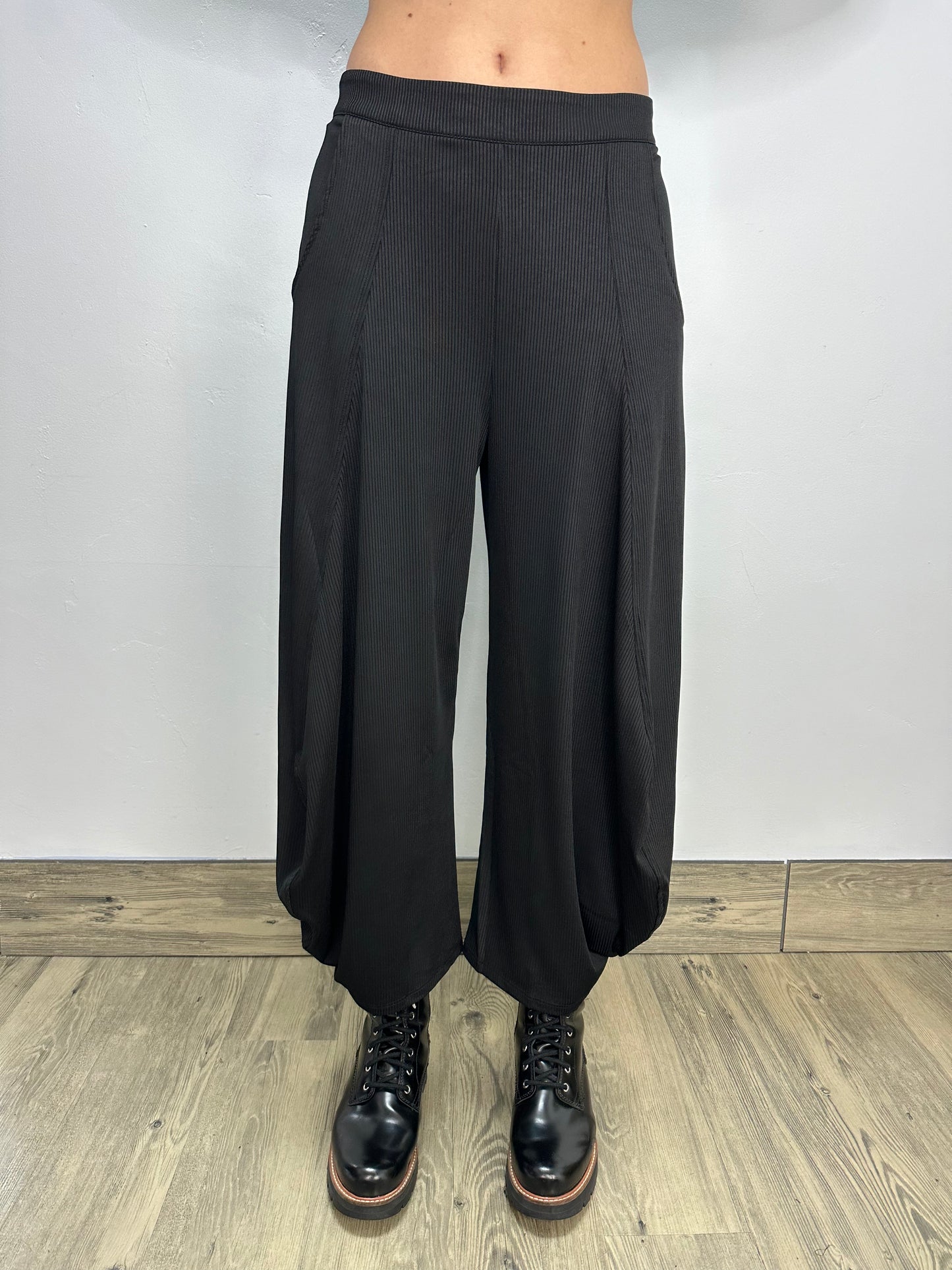 Black Ribbed Jade Pant