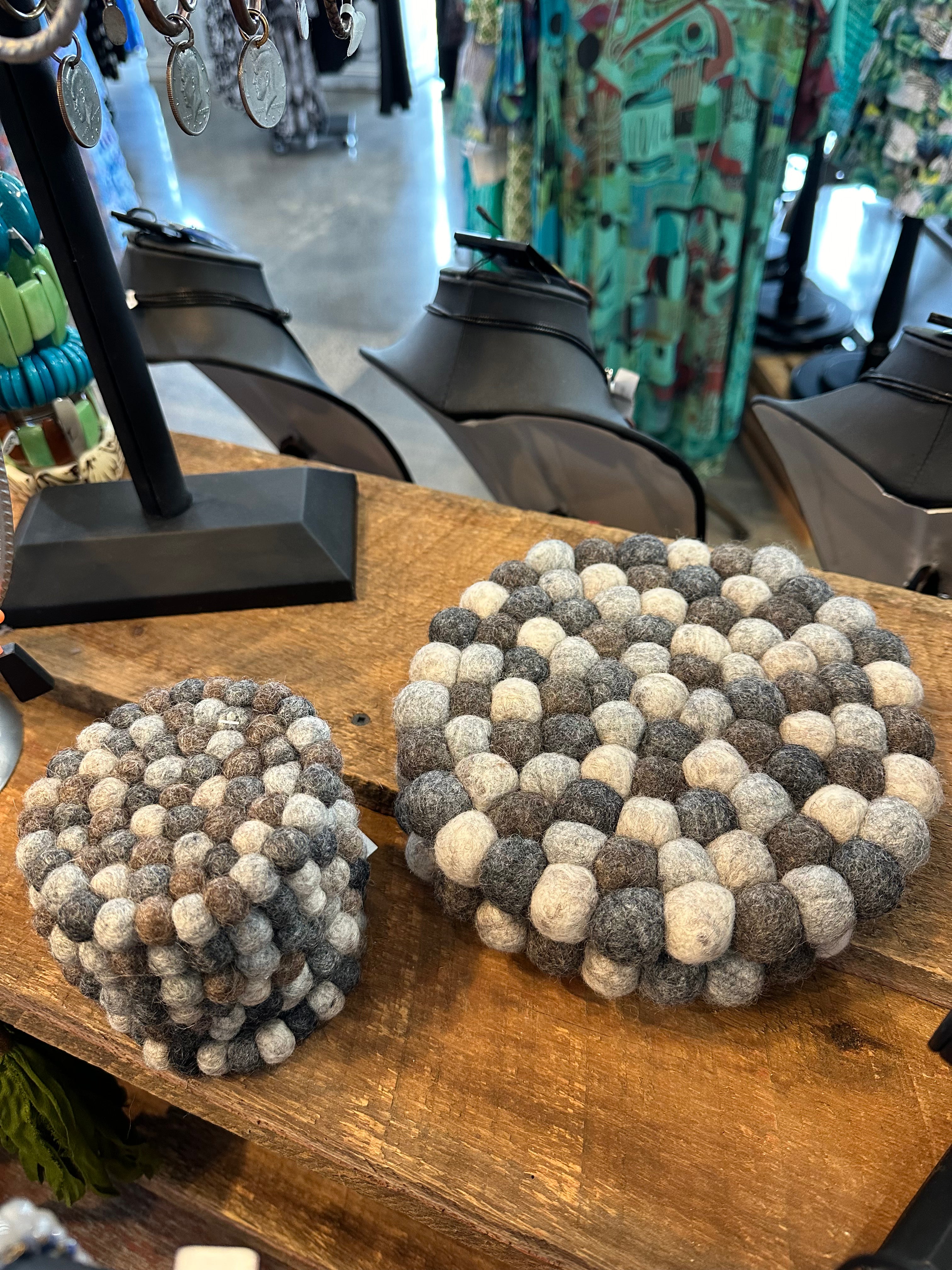 Twist Boutique Wool Felt Trivet - Thumbnail 3