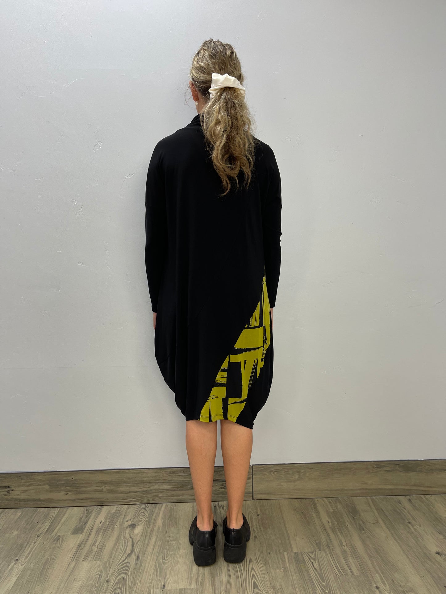 Load image into Gallery viewer, Ozzie Limelight Long Sleeve Dress
