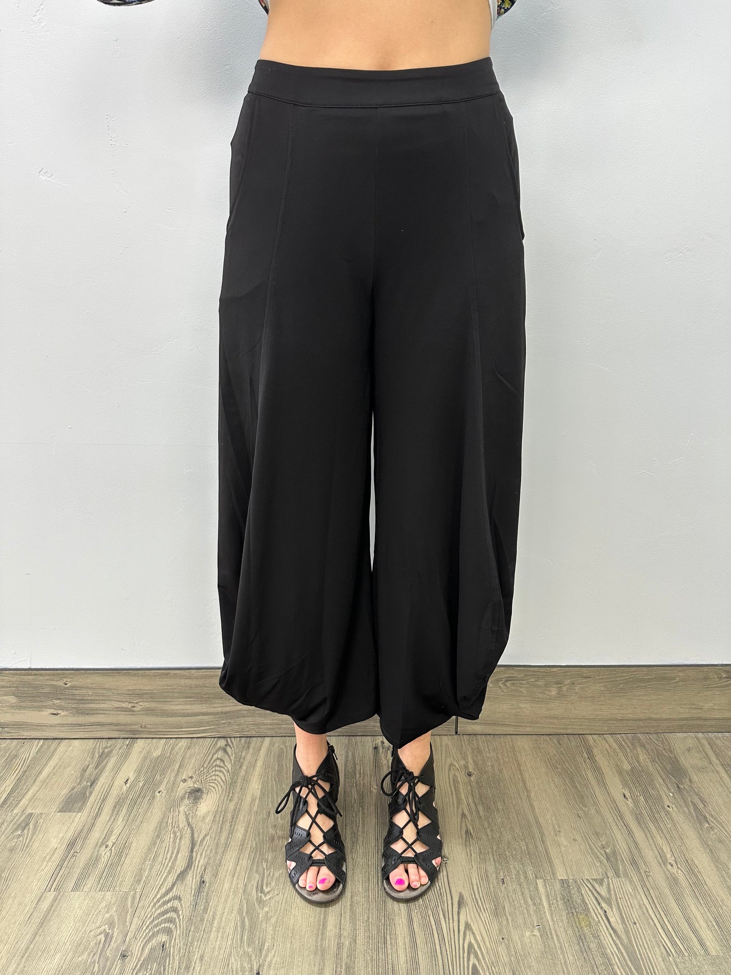 Black Vogue Balloon Crop Pant