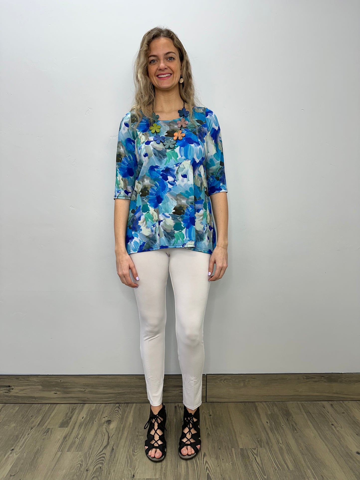 Load image into Gallery viewer, Blue Floral ITY 3/4 Sleeve Tunic
