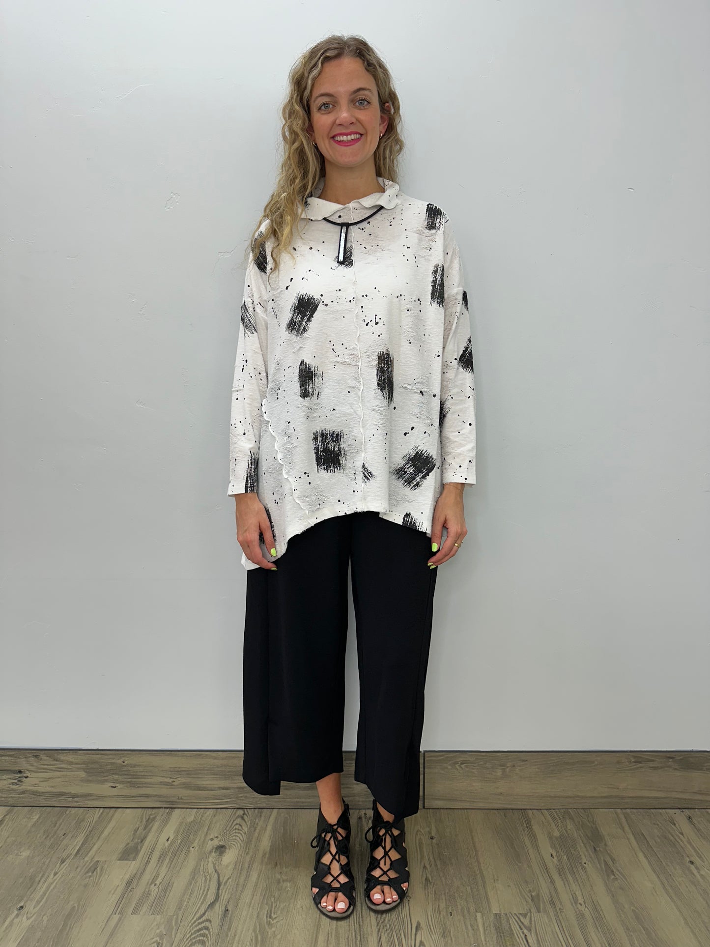 Pepper Distressed White & Black Juliette Tunic