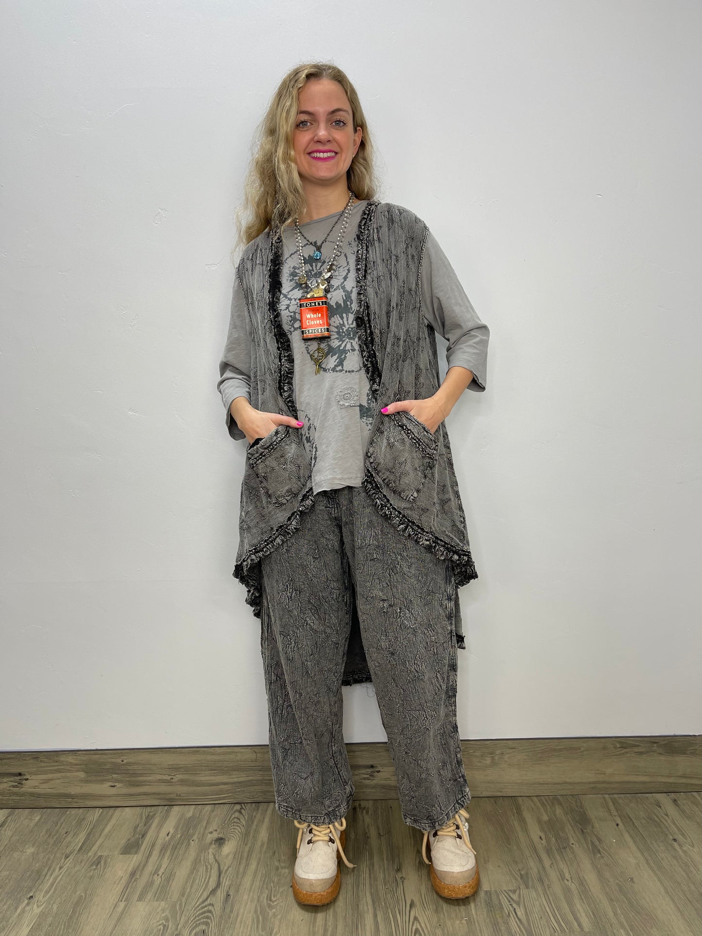 Load image into Gallery viewer, Star Printed Gray Jean
