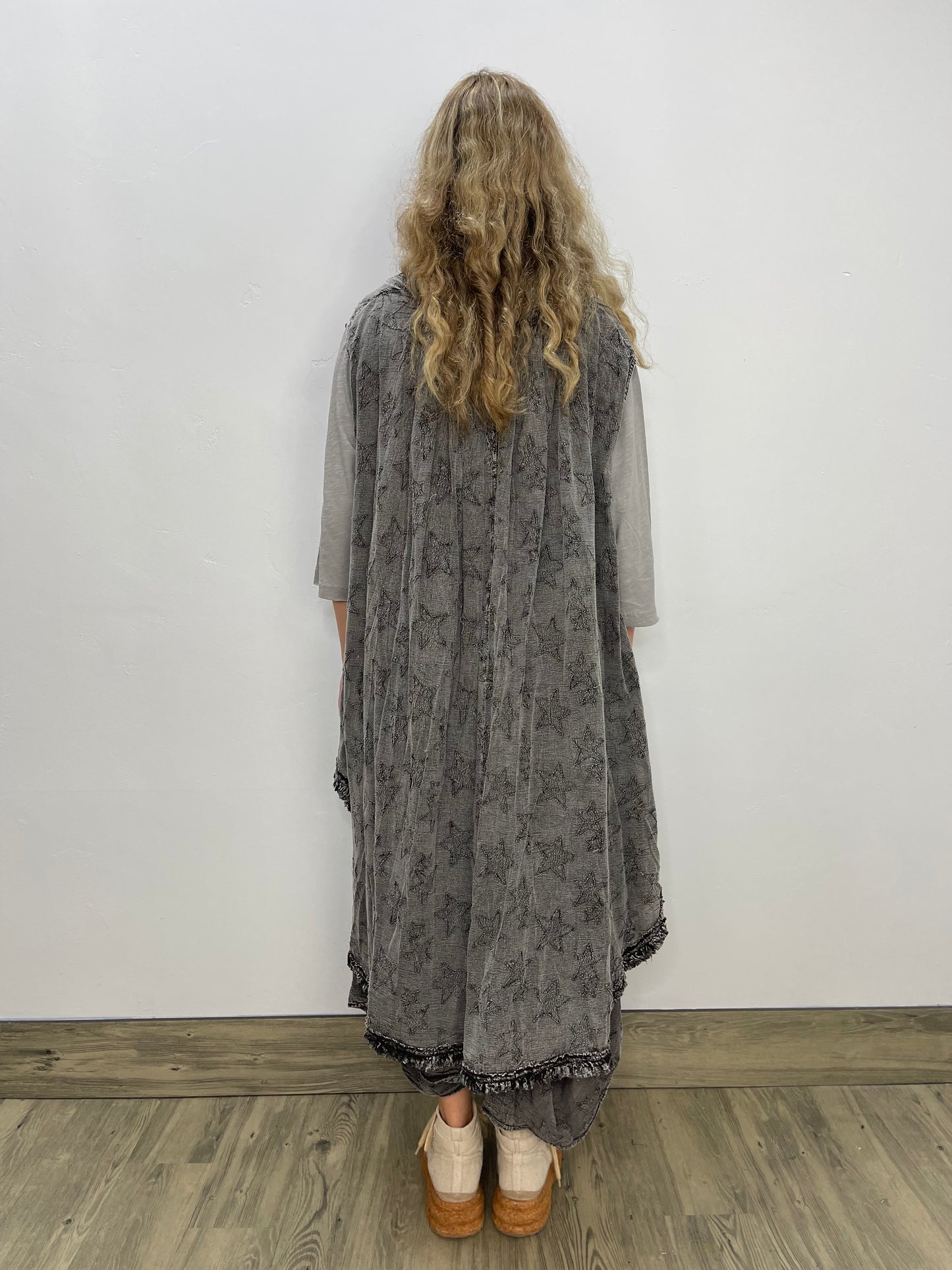 Load image into Gallery viewer, Gray Star Printed Long Flare Vest
