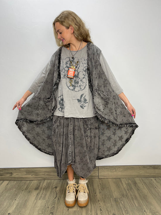 Load image into Gallery viewer, Gray Star Printed Long Flare Vest
