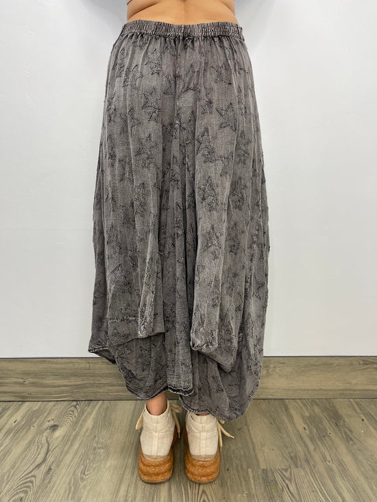 Load image into Gallery viewer, Gray Vintage Wash Star Printed Two Pocket Skirt
