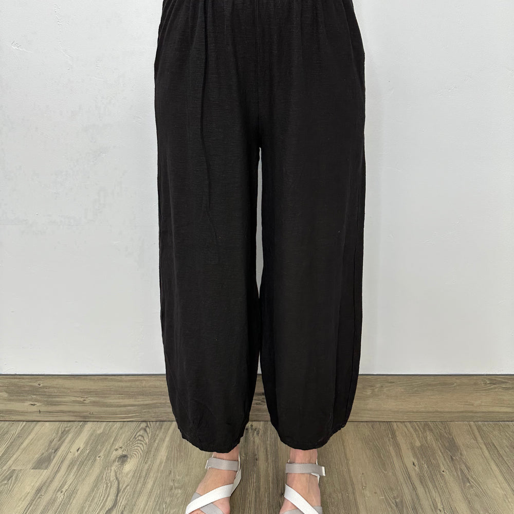 Black Cropped Pant with Darts