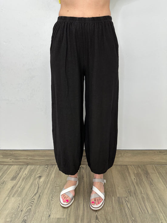 Black Cropped Pant with Darts