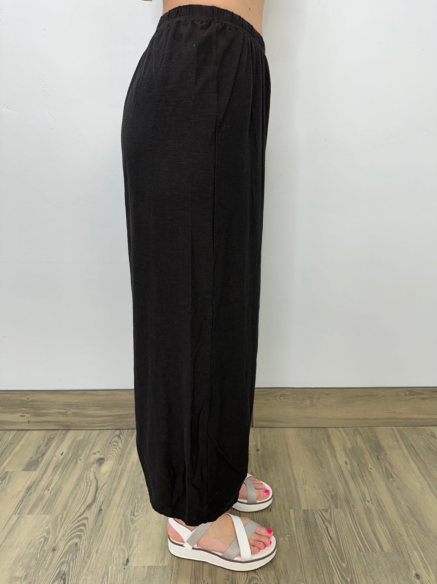 Black Cropped Pant with Darts