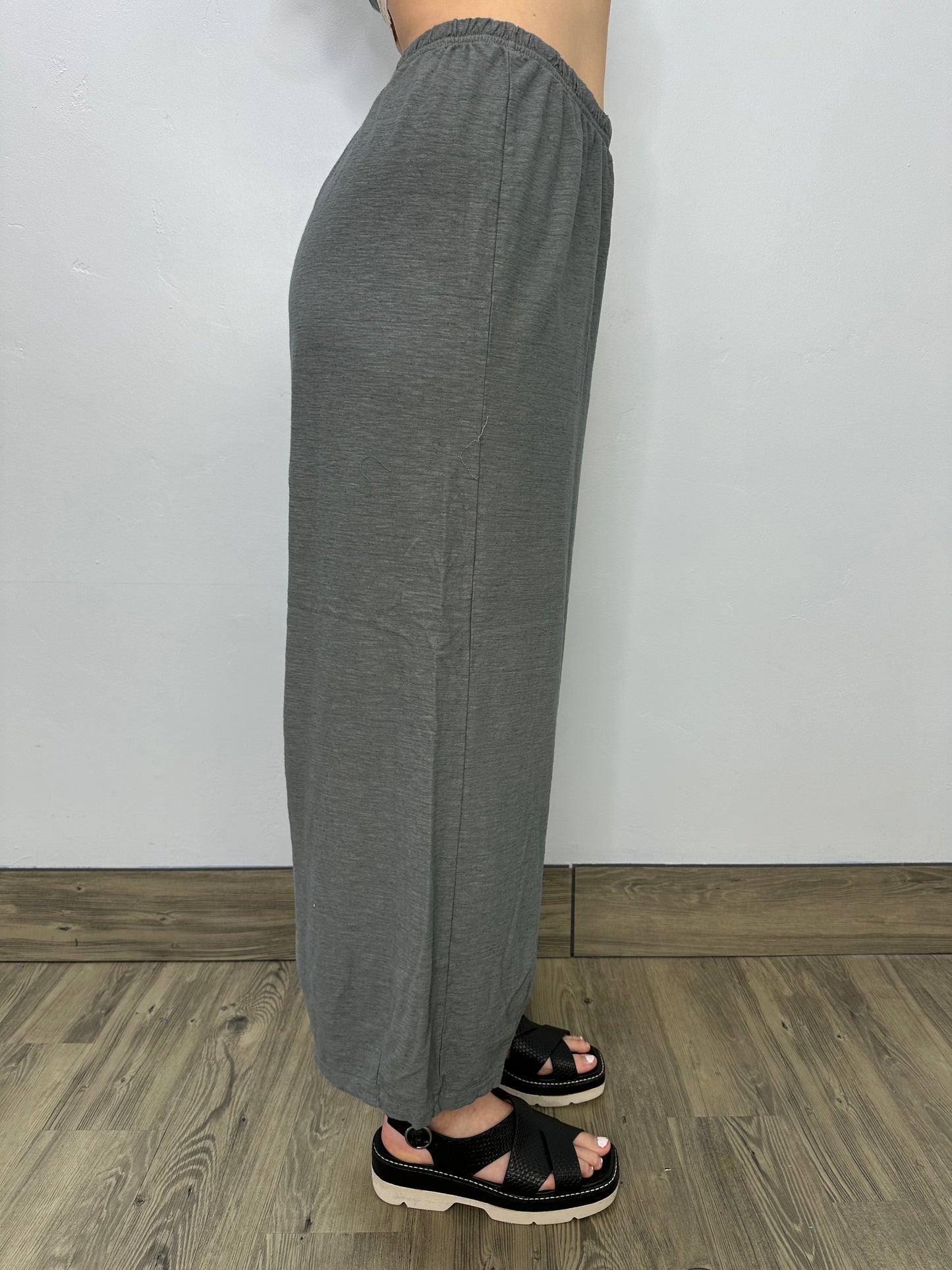 Cobblestone Cropped Pant with Darts