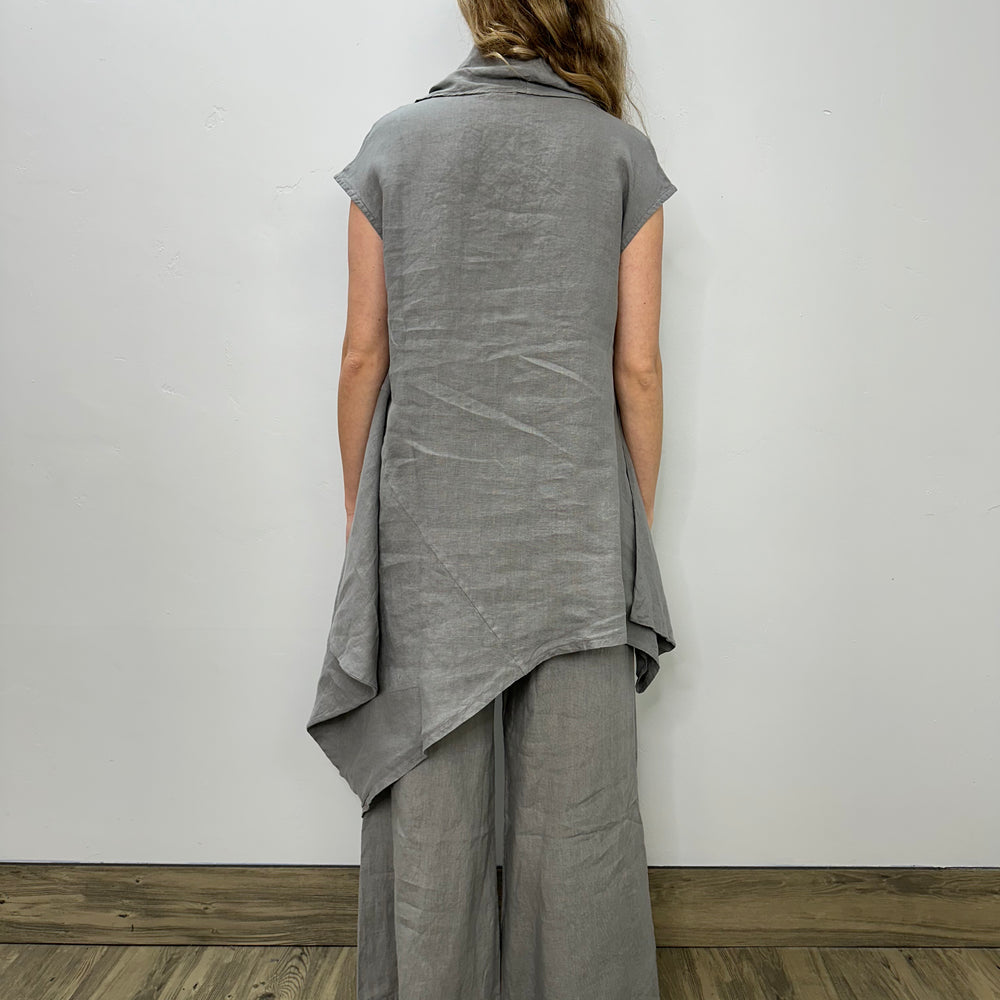 
                  
                    Gray Short Sleeve Cowl Neck Linen Tunic
                  
                