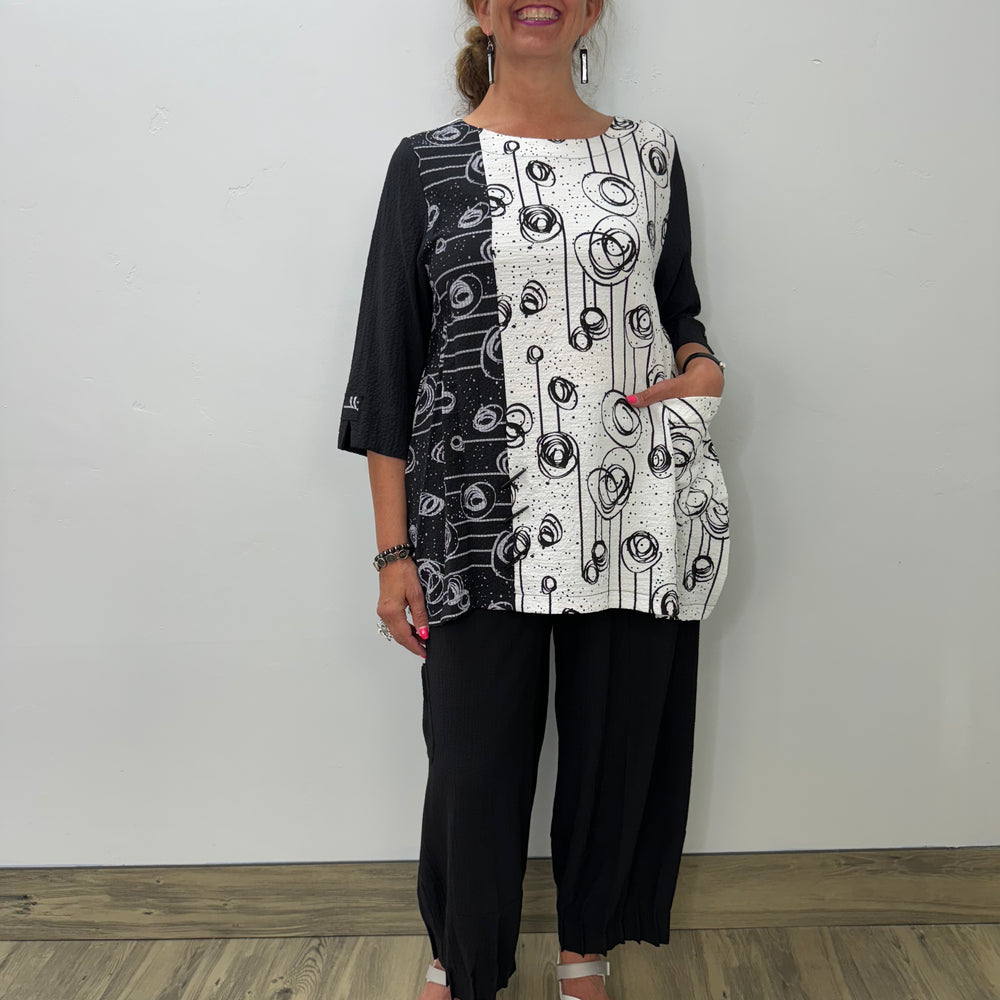 Black and White Swirl 3/4 Sleeve Tunic