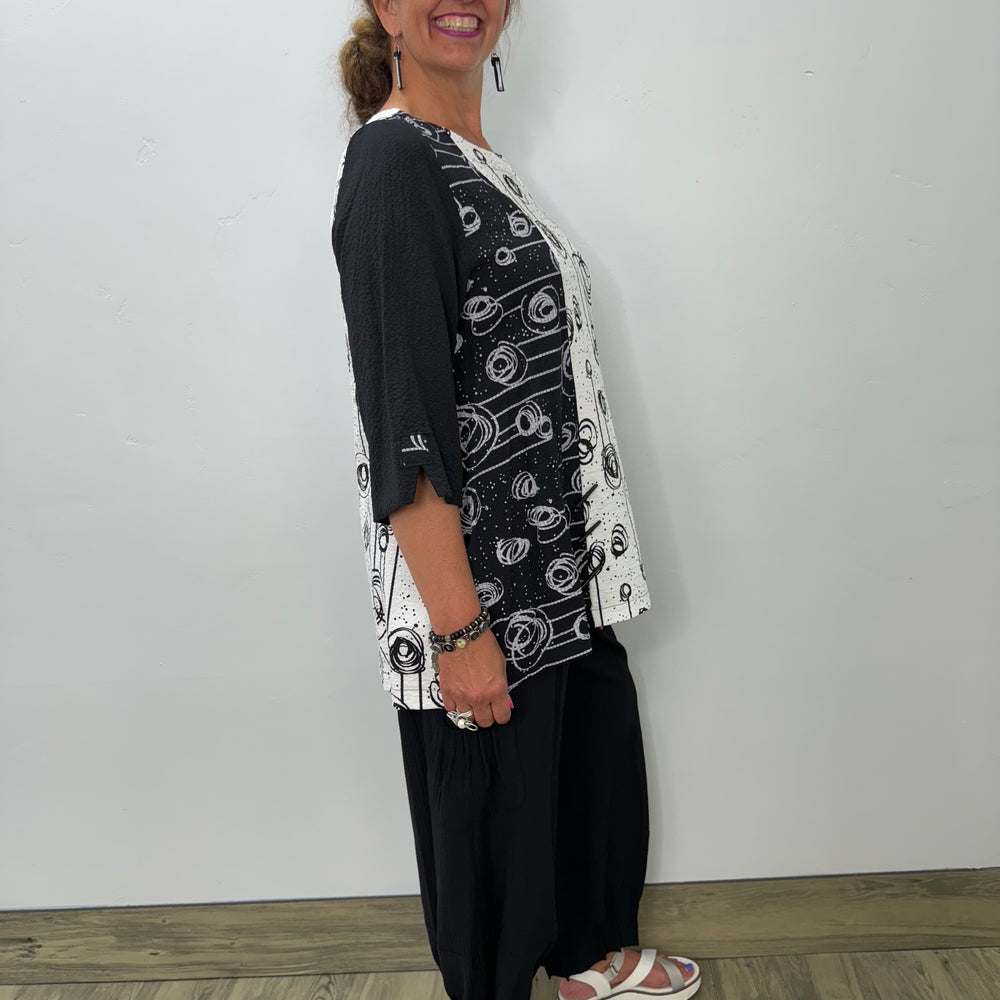 
                  
                    Black and White Swirl 3/4 Sleeve Tunic
                  
                