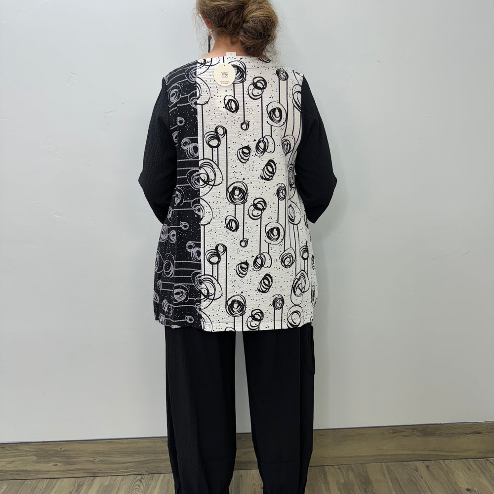 Black and White Swirl 3/4 Sleeve Tunic