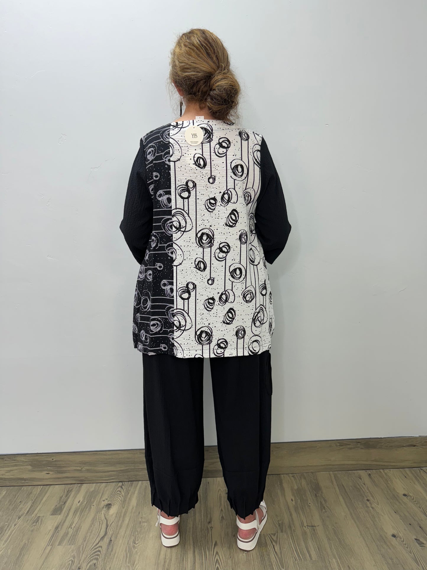 Black and White Swirl 3/4 Sleeve Tunic