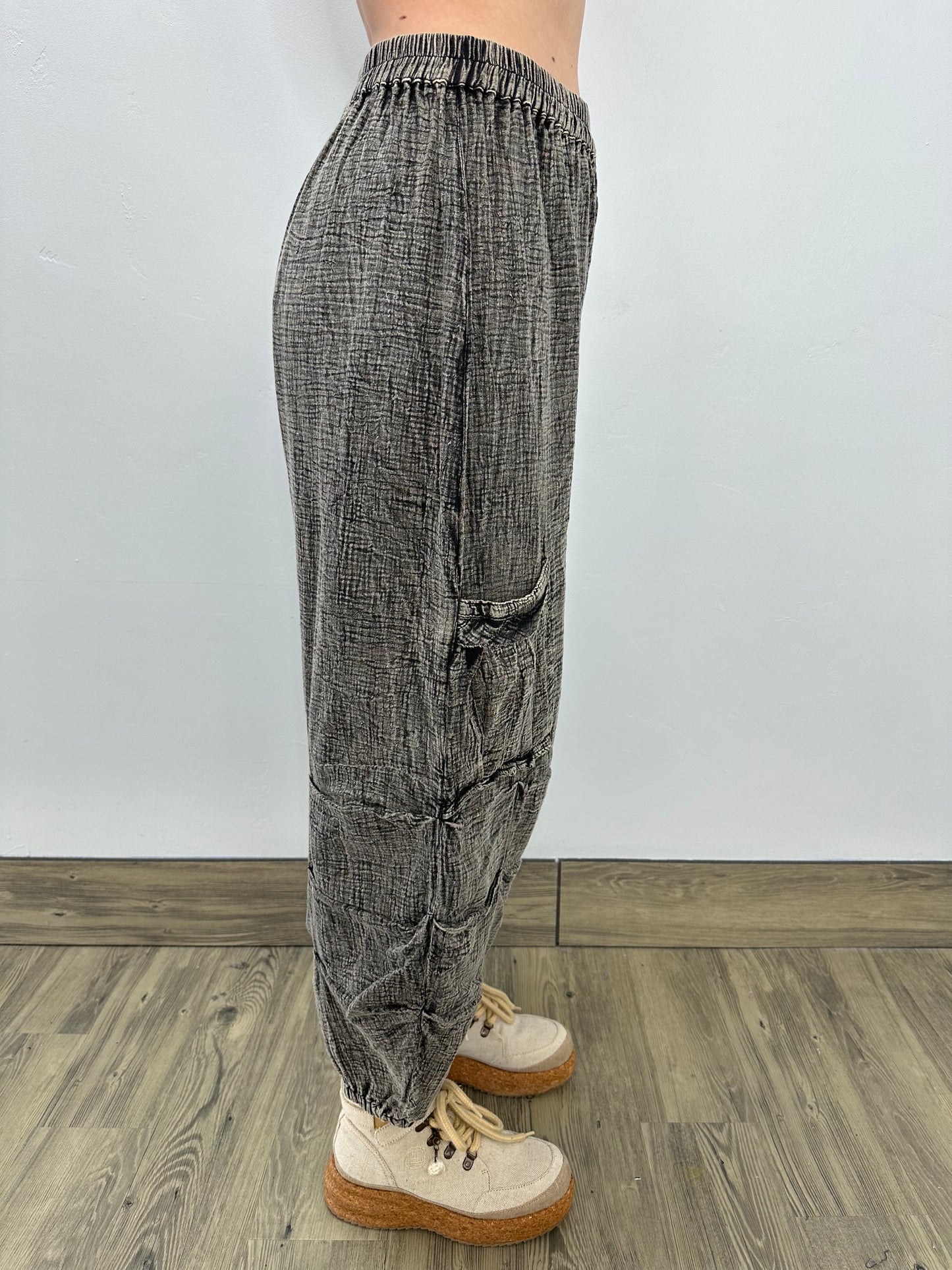 Stone Wash Gauze Pants with Tucks