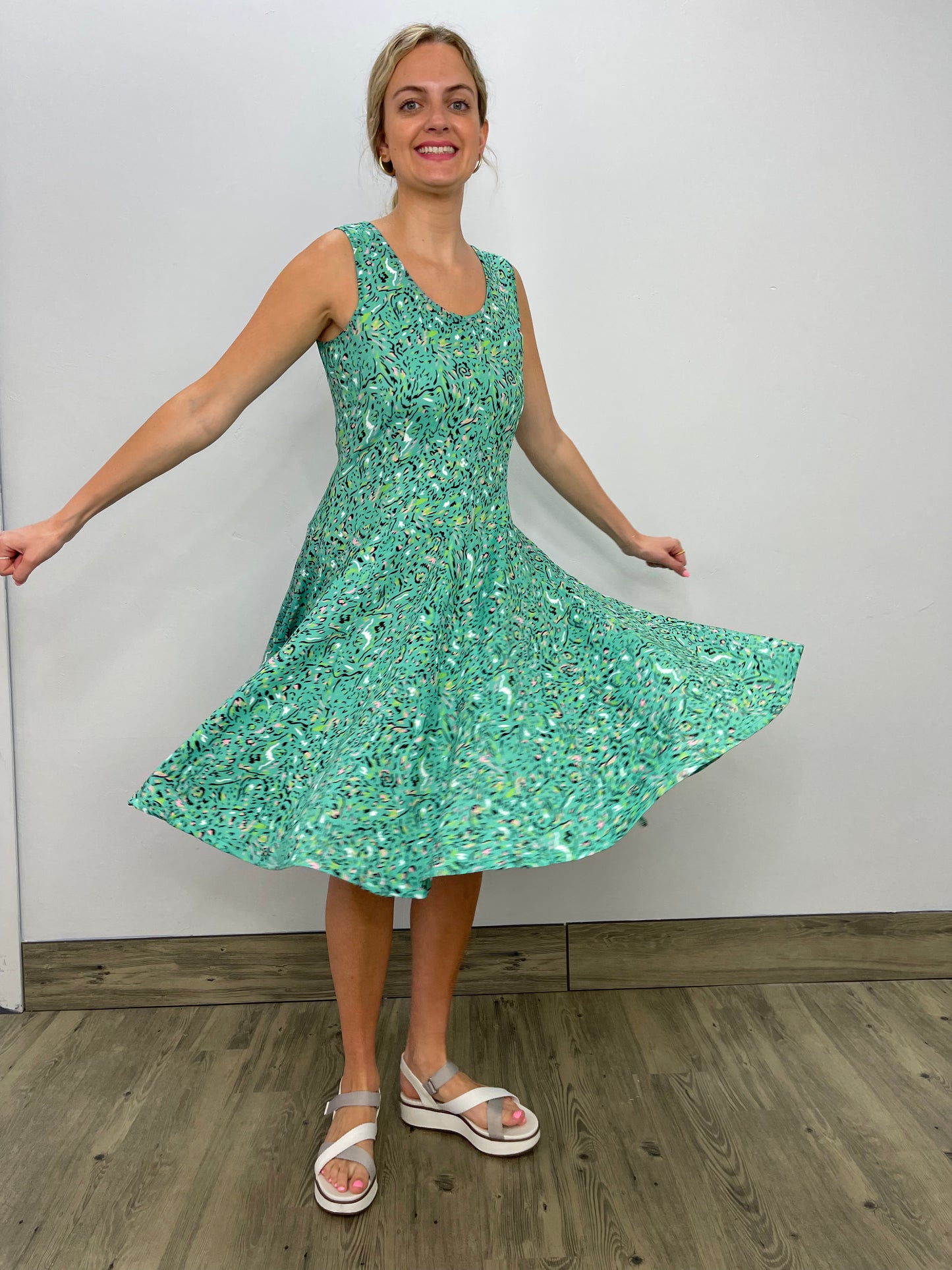 Green Pattern Sleeveless Scoop Neck Bubble Dress