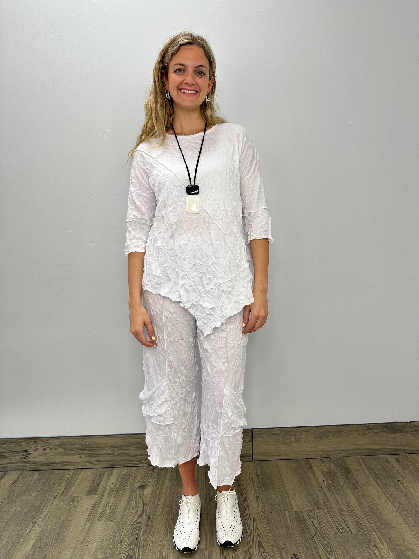 White 3/4 Sleeve Asymmetric Crinkle Tunic