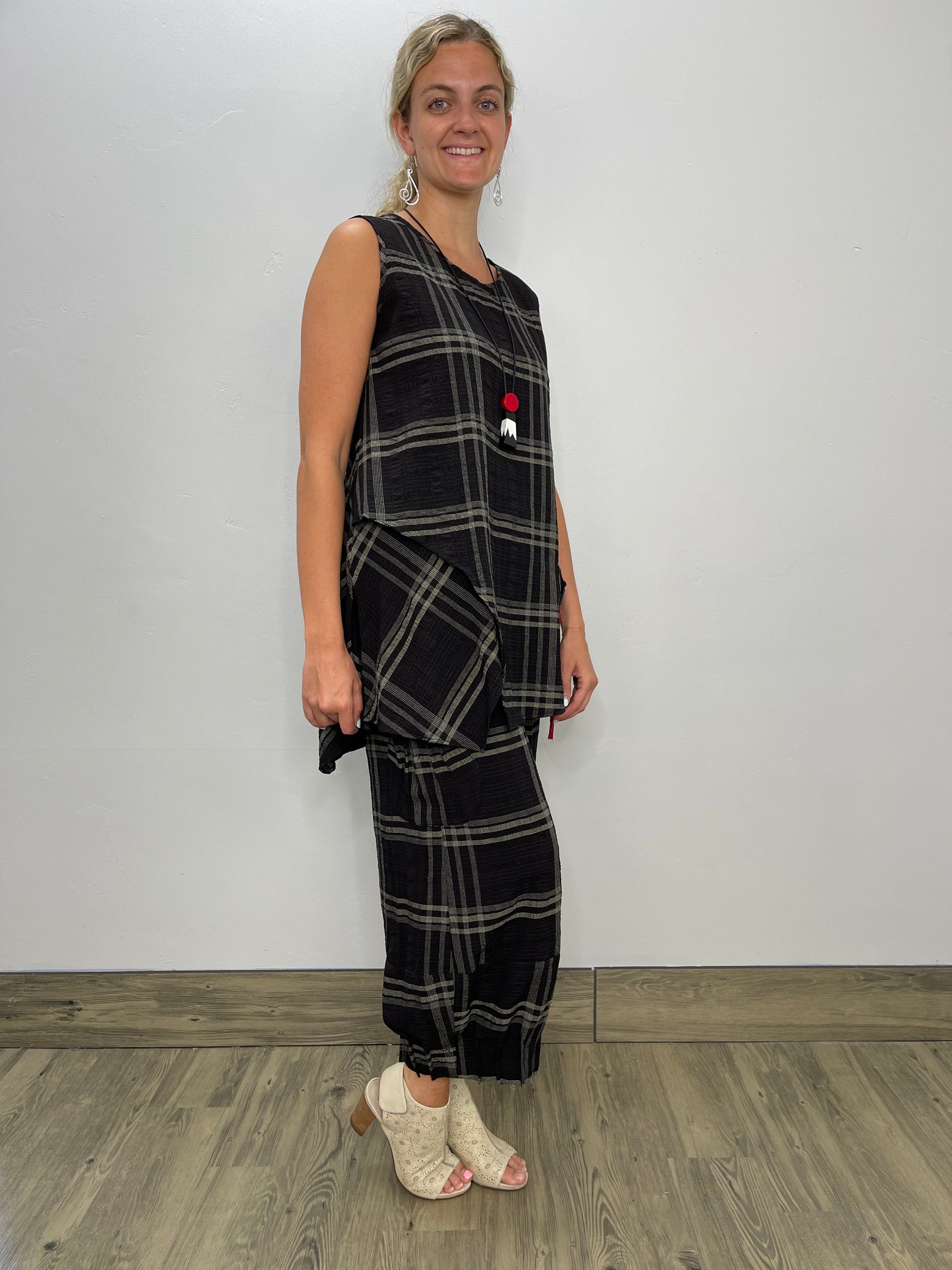 Load image into Gallery viewer, Black and Tan Plaid Top with Pocket
