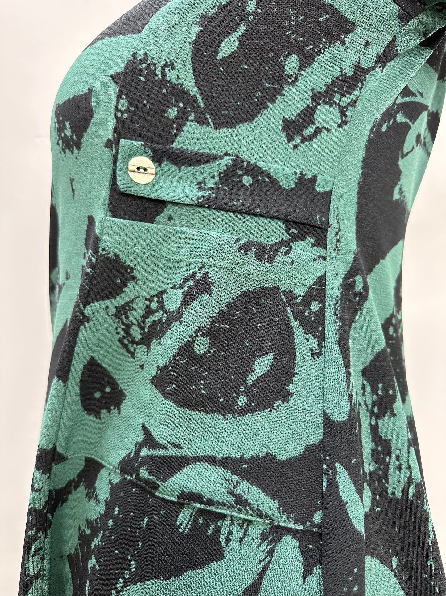 Load image into Gallery viewer, Kamala Printed Alpine Green Dress

