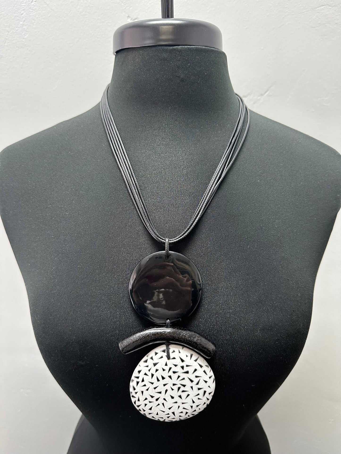 Load image into Gallery viewer, Black and White Triple Pendant
