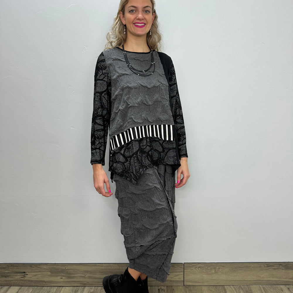 
                  
                    Gray Long Sleeve Pattern Asymmetric Tunic
                  
                