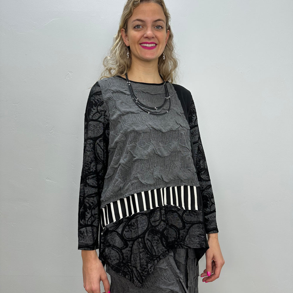 
                  
                    Gray Long Sleeve Pattern Asymmetric Tunic
                  
                