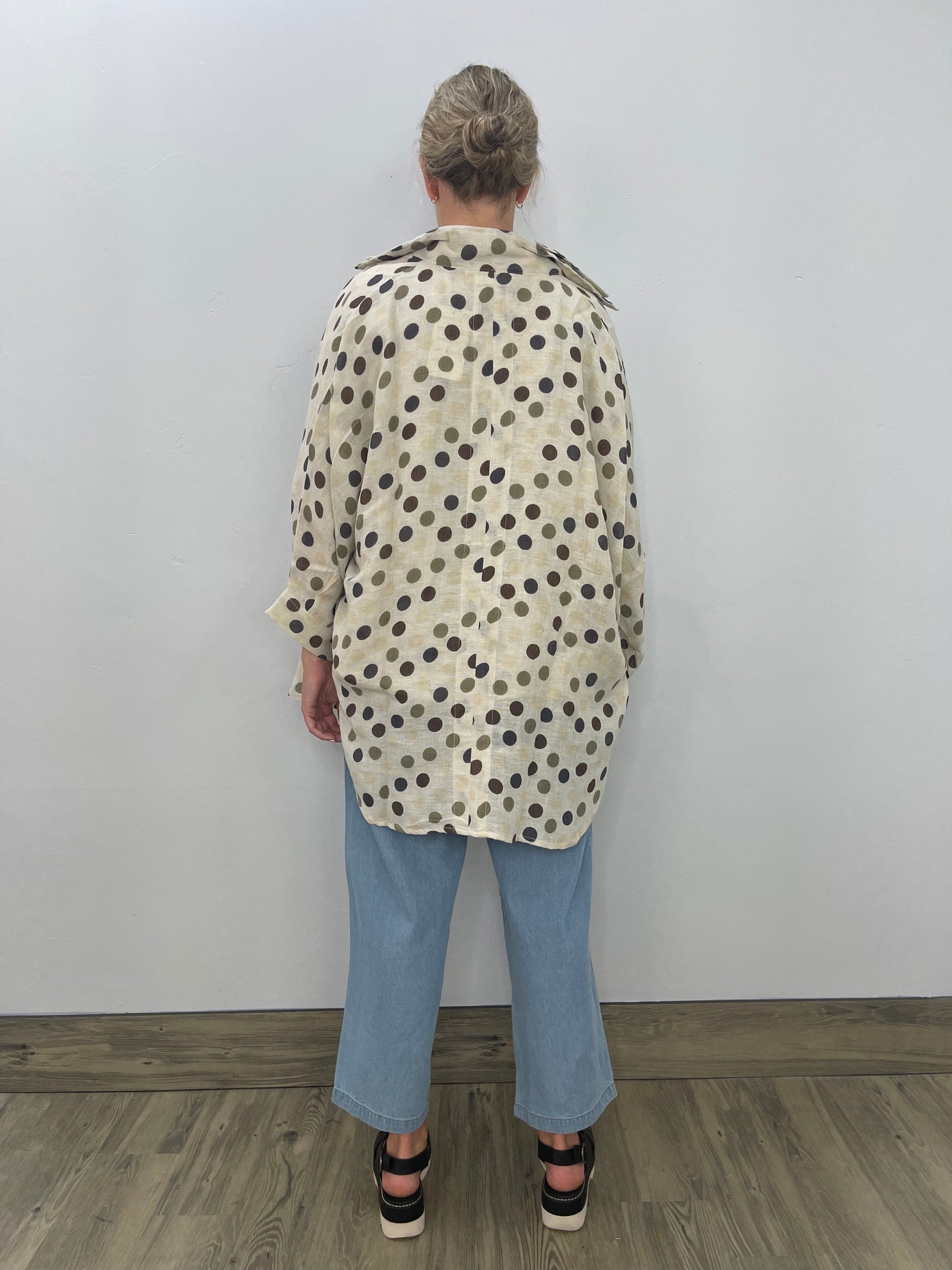Load image into Gallery viewer, Cream Polka Dot Button Down Top
