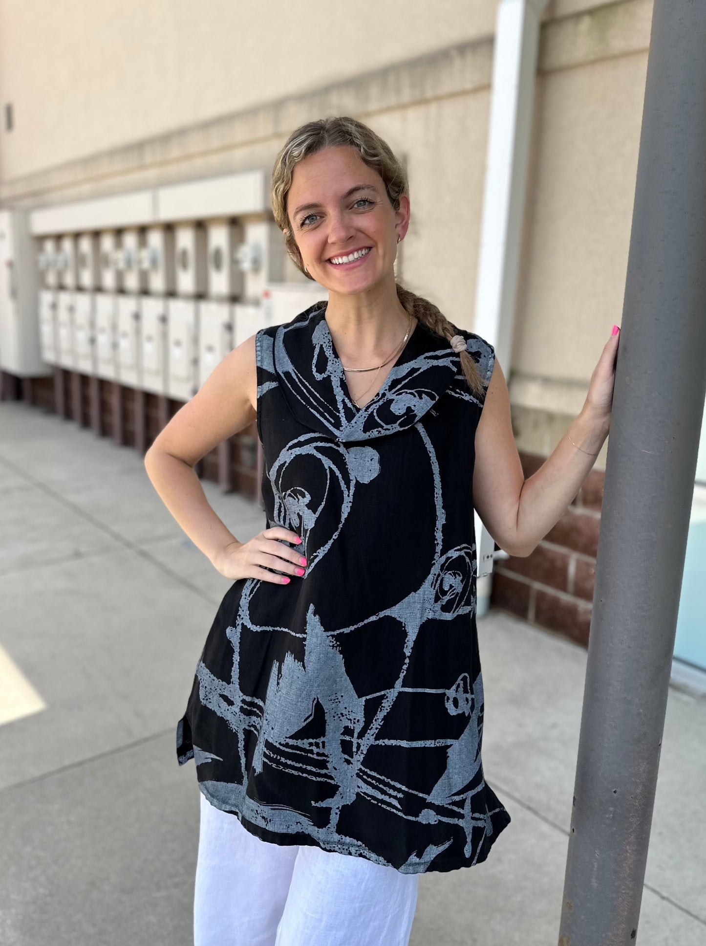 Black Whimsical Roll Neck Sleeveless Tank