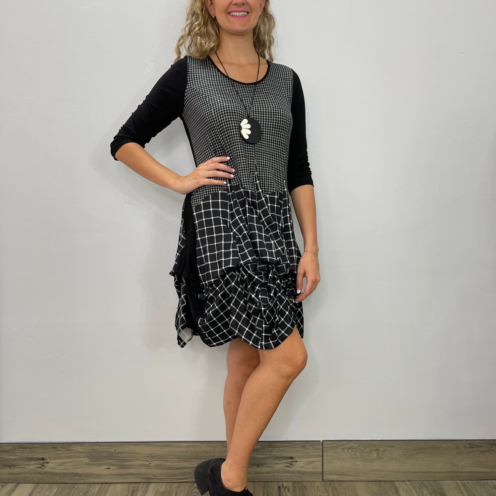 Black & White Mixed Up 3/4 Sleeve Scoop Neck Bubble Dress