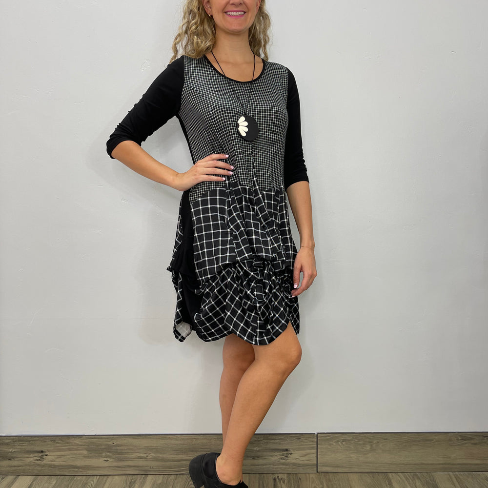 
                  
                    Black & White Mixed Up 3/4 Sleeve Scoop Neck Bubble Dress
                  
                