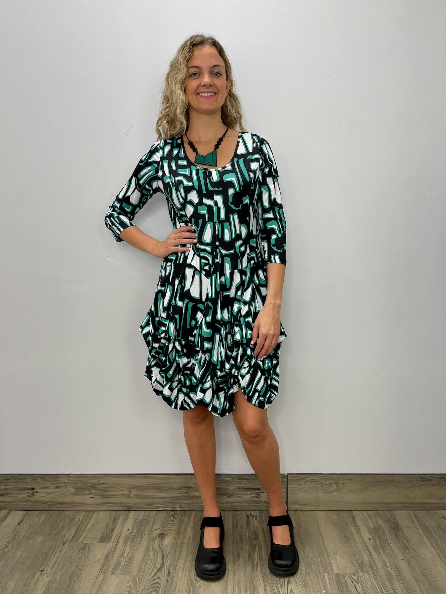 Green Pattern 3/4 Sleeve Scoop Neck Bubble Dress