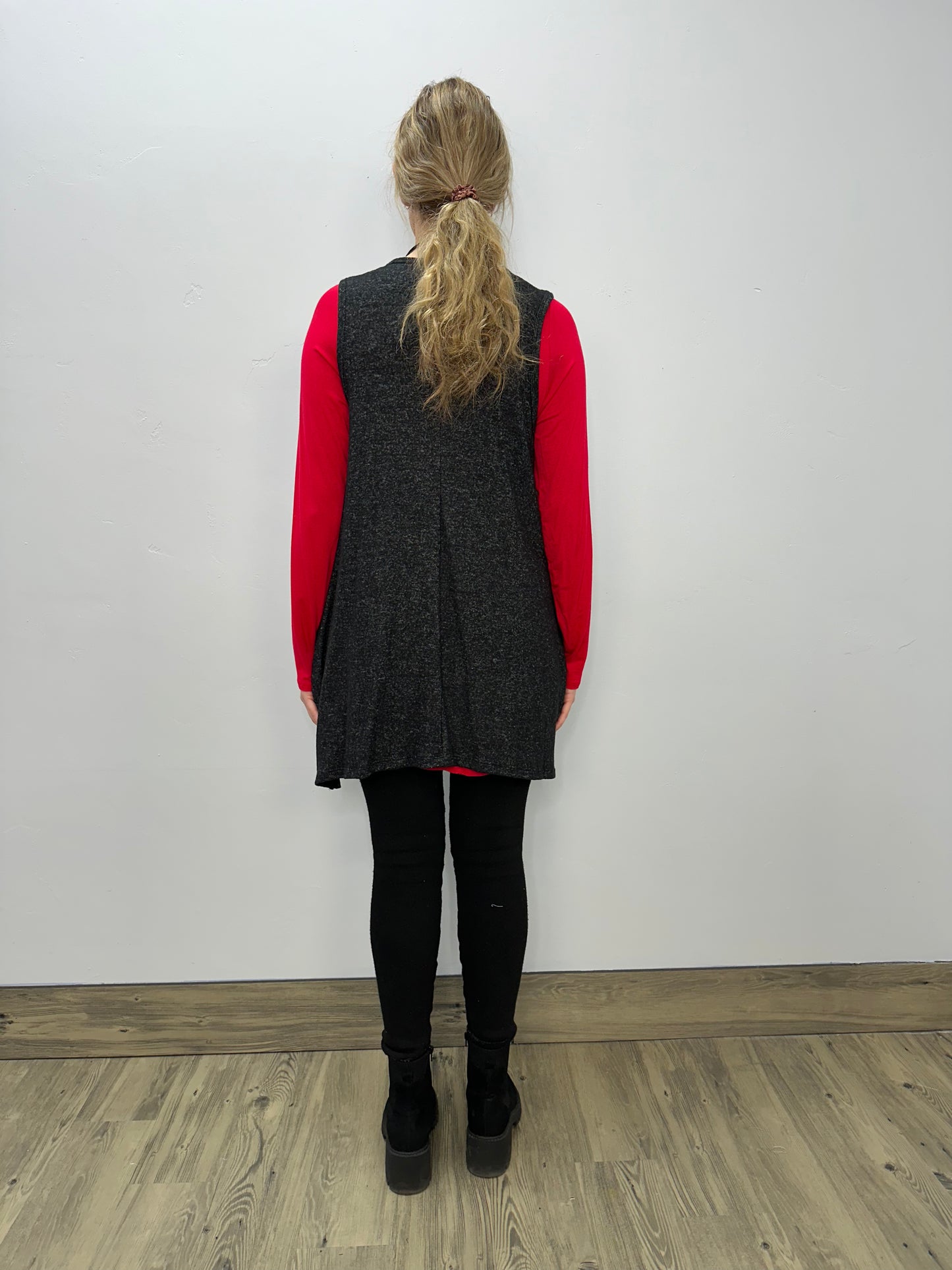 Load image into Gallery viewer, Modal One Button Vest with Pockets - Pepper Hacci
