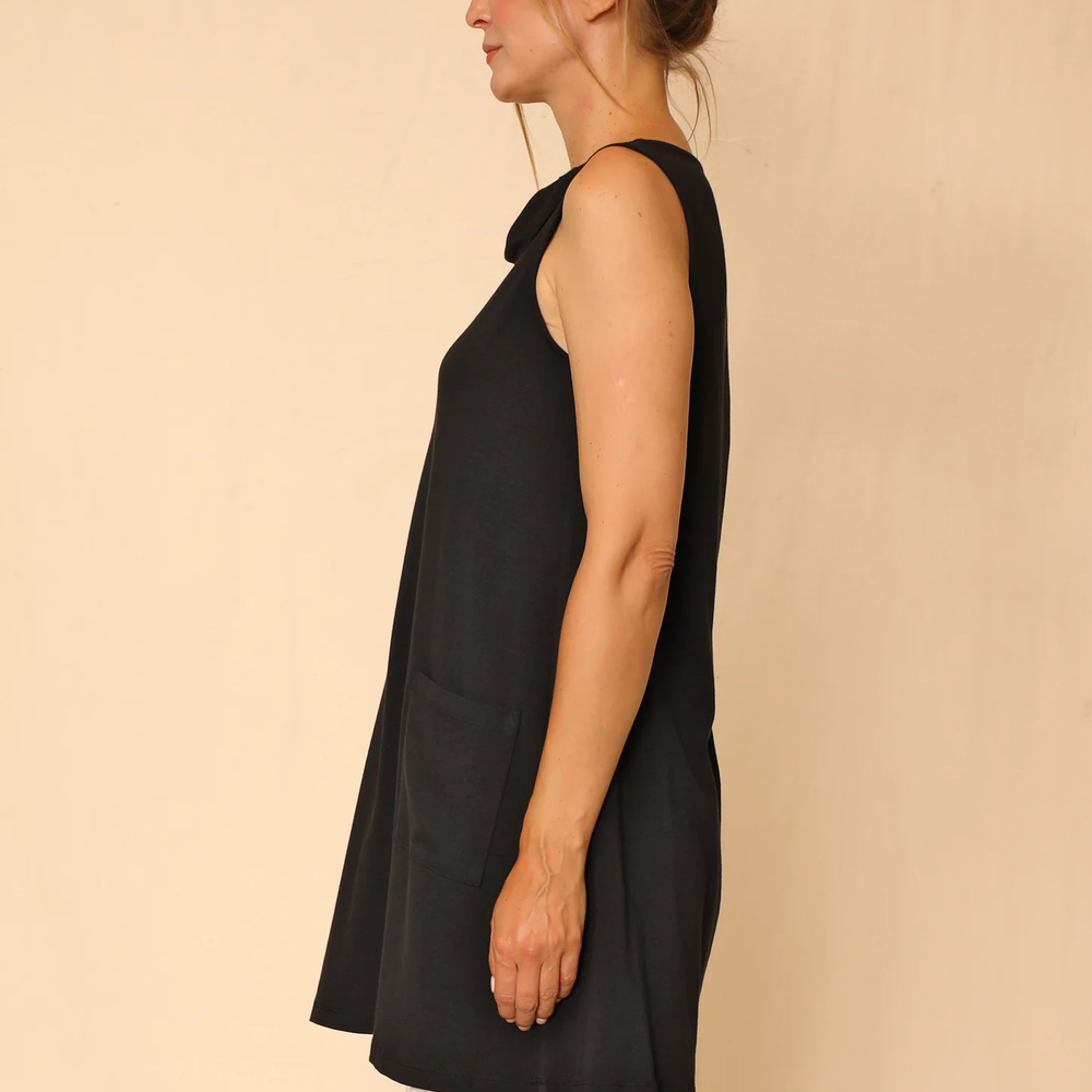 Black Sleeveless Romina Two Pocket Tunic