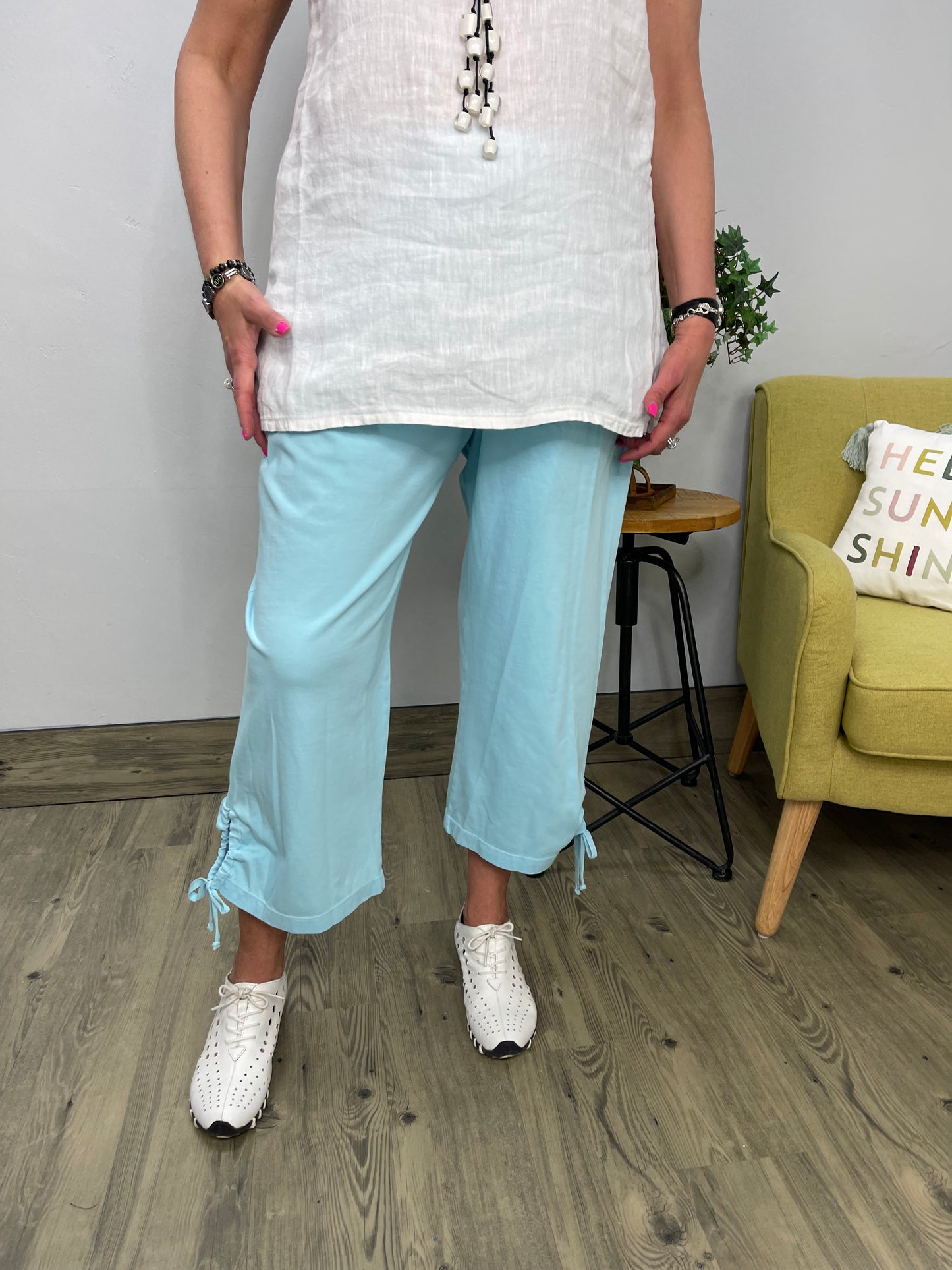 Load image into Gallery viewer, Ice Blue Tie 100% Cotton Crop Pant
