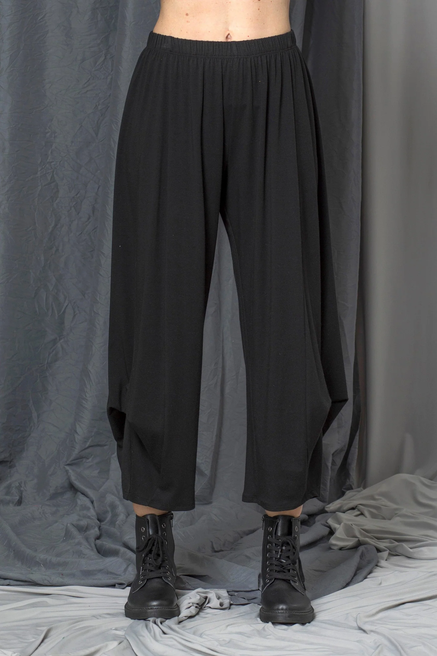 Black Natalie Crop Pant