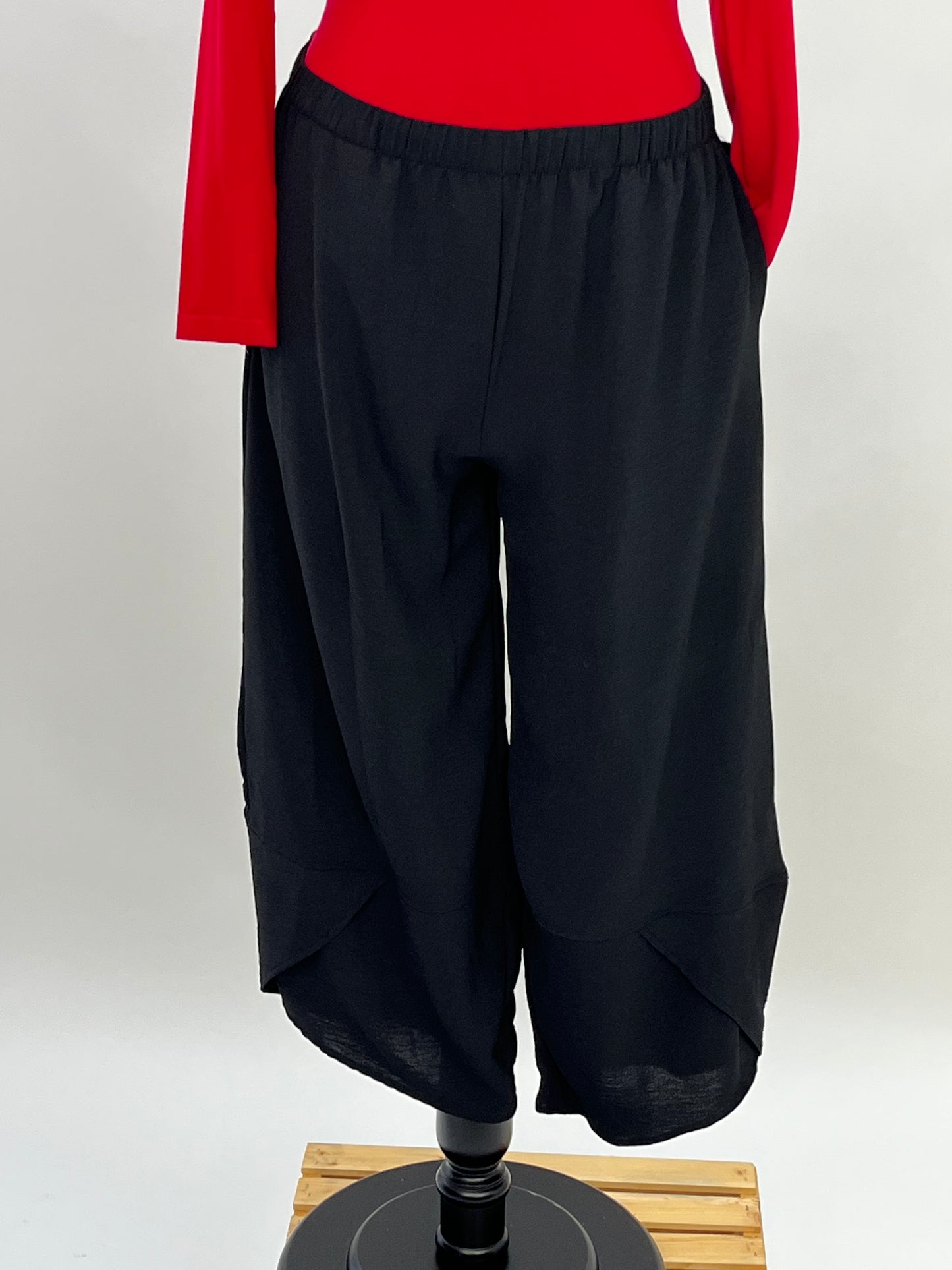 Load image into Gallery viewer, Air Flow Harem Pants - Black
