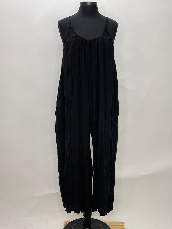 Load image into Gallery viewer, Black Sleeveless Jumper with Fringe
