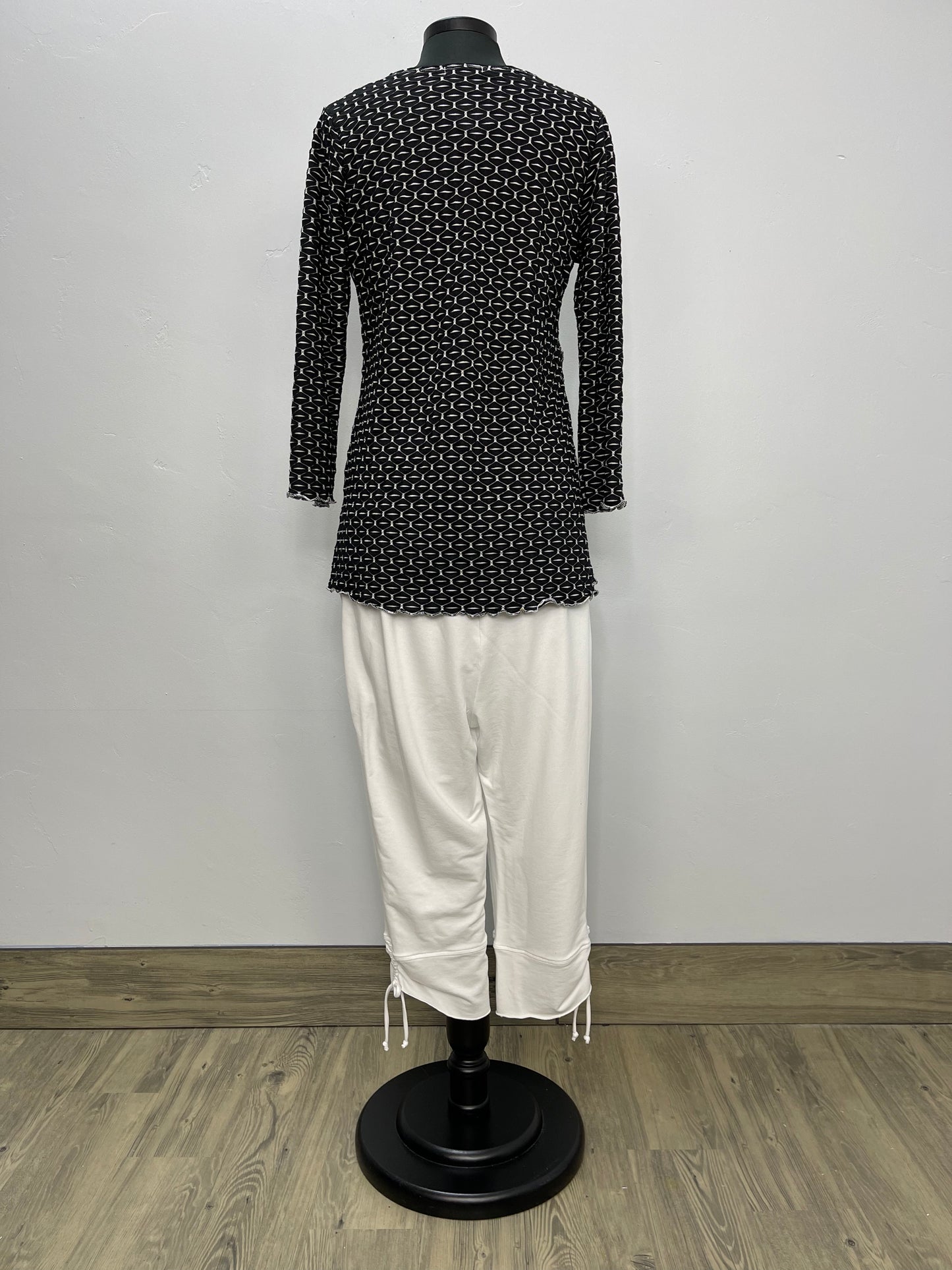 Load image into Gallery viewer, Honeycomb 3/4 Sleeve Tunic Black
