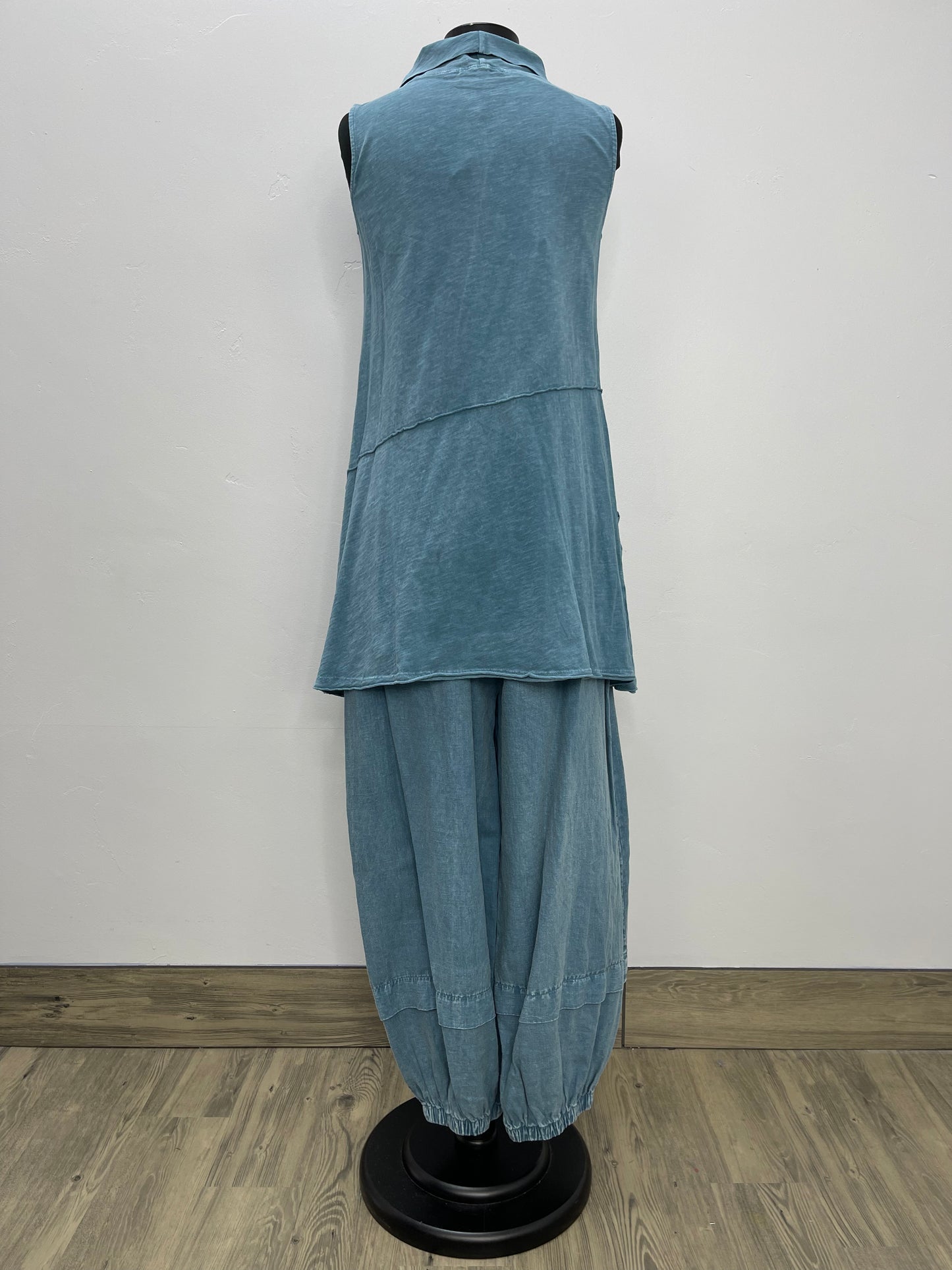 Load image into Gallery viewer, Lyla Sleeveless Bluefin Tunic
