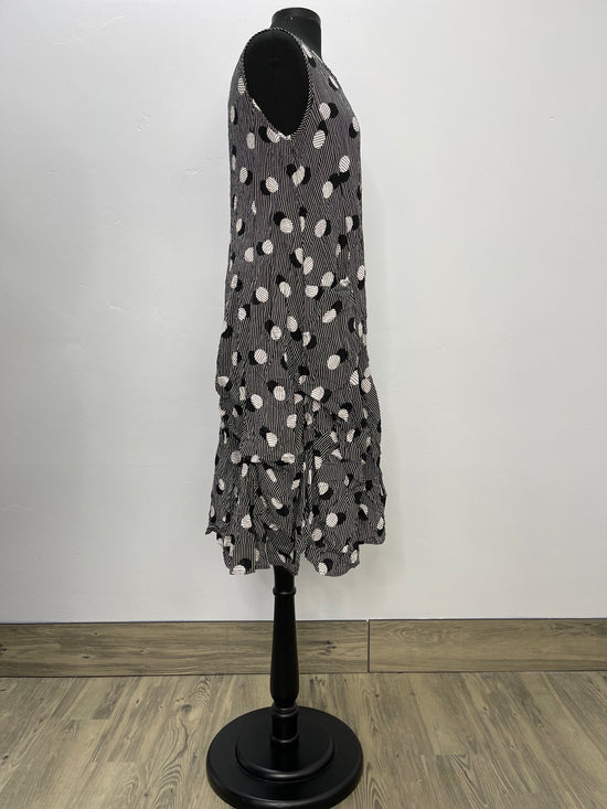 Load image into Gallery viewer, Black Sleeveless Dress with Polka Dots
