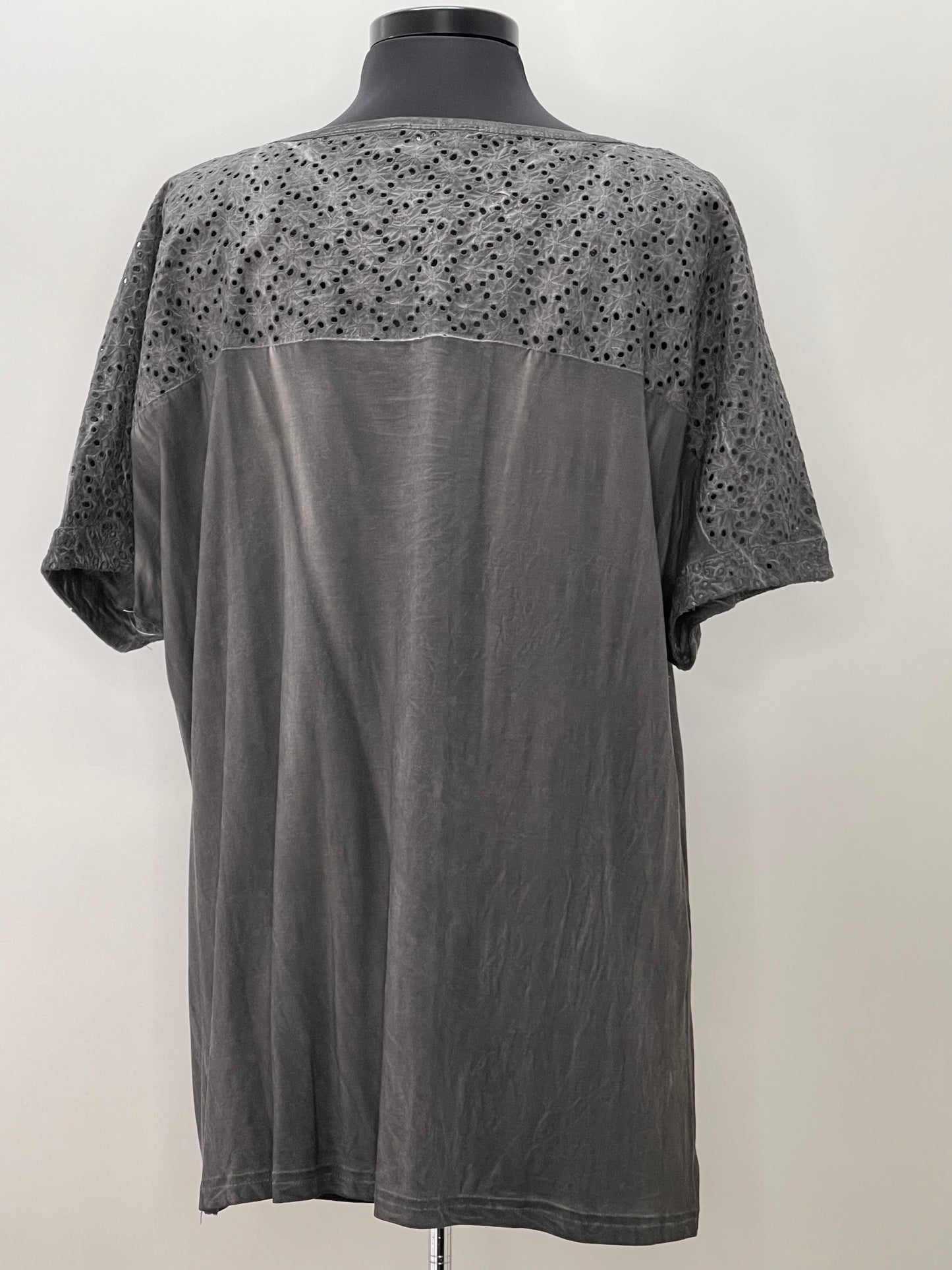 Short Sleeve Mineral Wash Top with Star