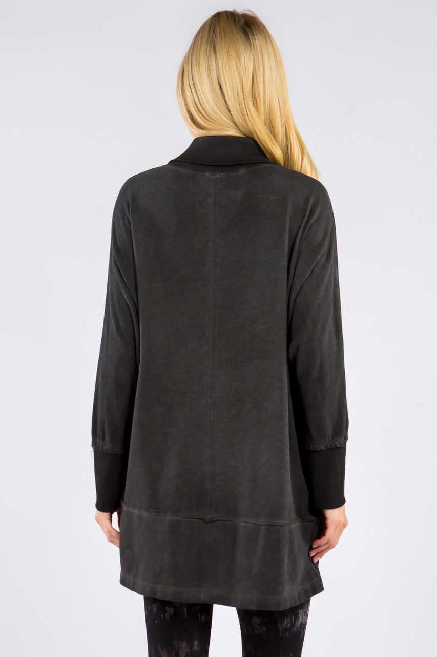 Load image into Gallery viewer, Oil Wash V Neck Long Sleeve Tunic - Caviar
