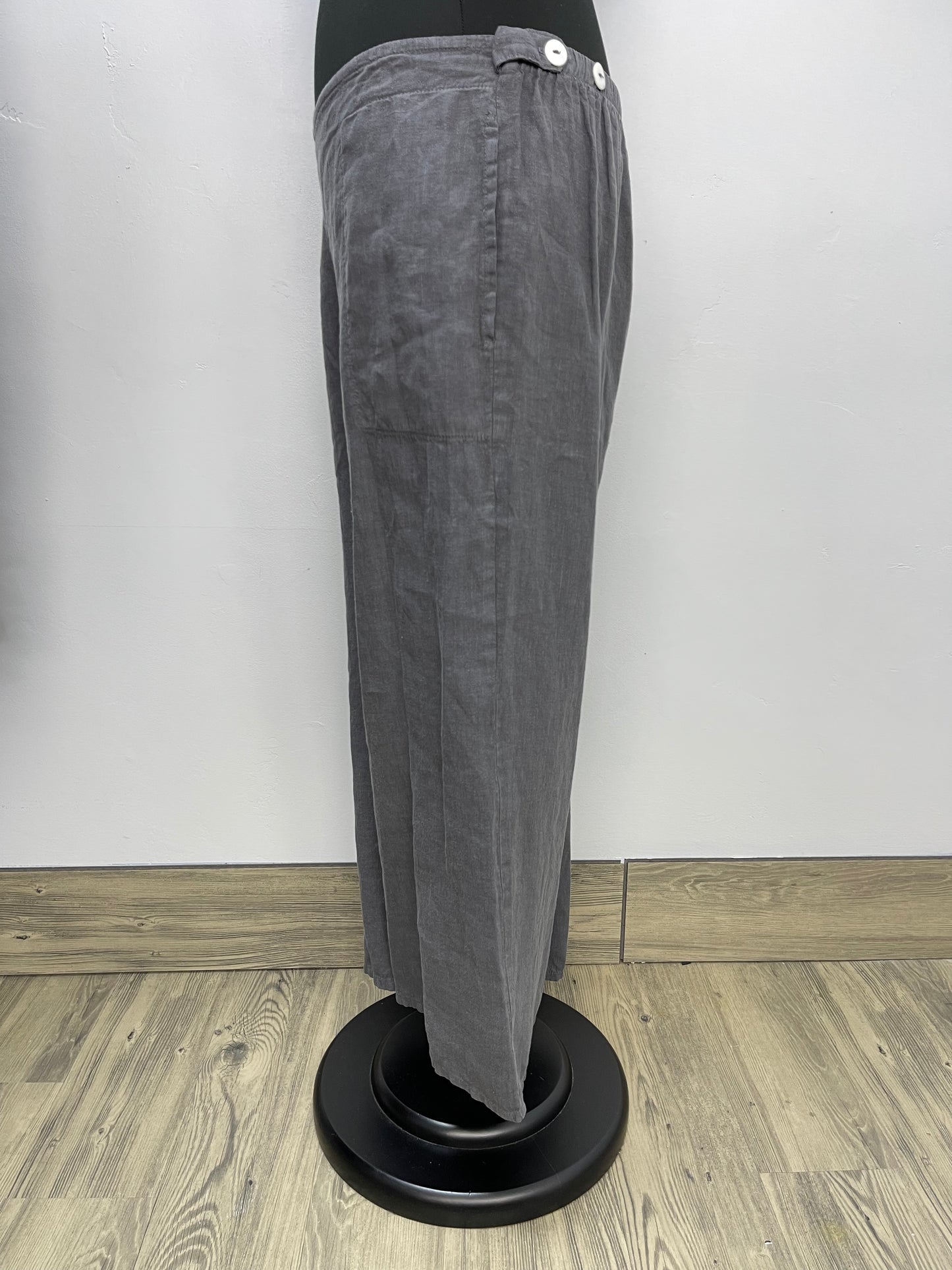 Load image into Gallery viewer, Dusk Gray Linen Flat Front Crop Pant with Adjustable Waist
